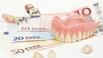Los implantes dentales cuestan desde $ 2,000 hasta $ 100,000